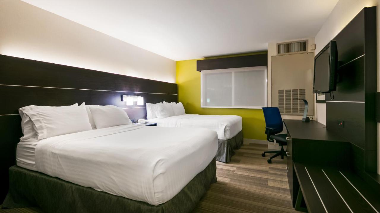 Holiday Inn Express & Suites Everett