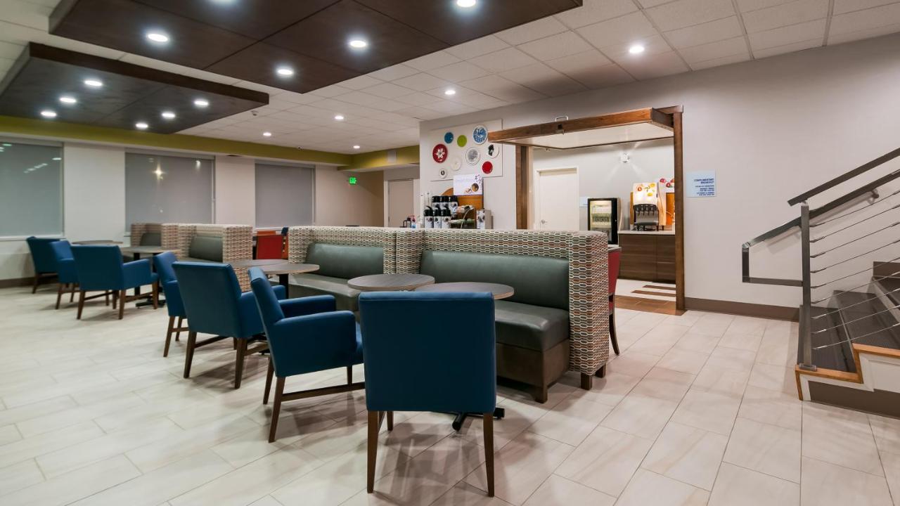 Holiday Inn Express & Suites Everett