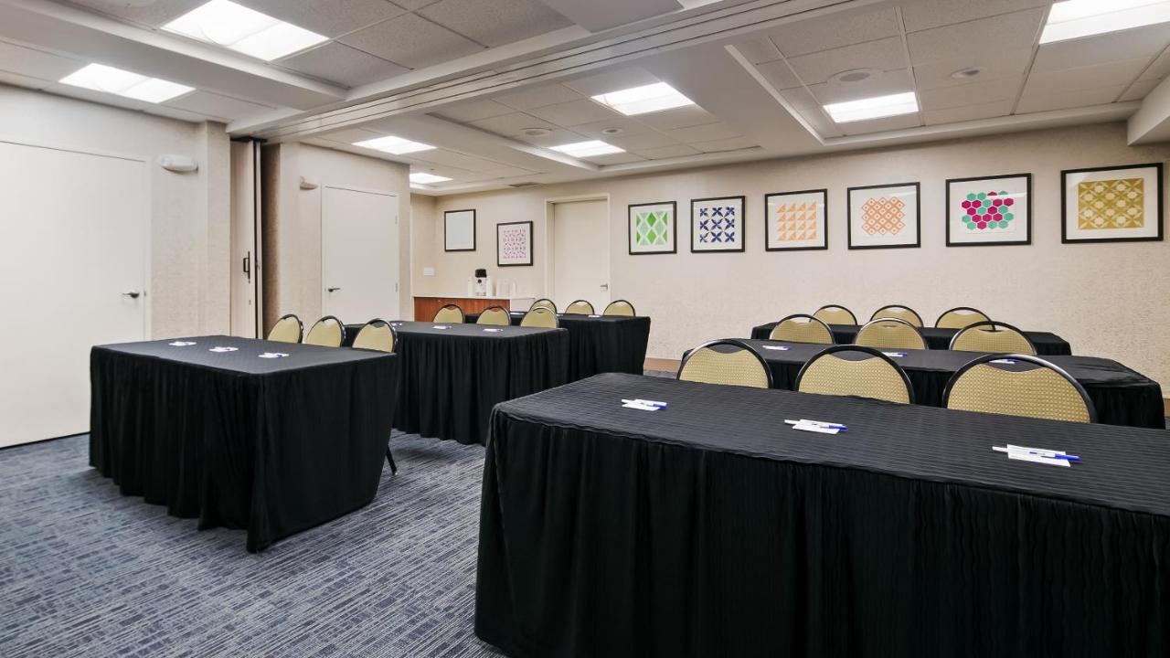 Holiday Inn Express & Suites Everett