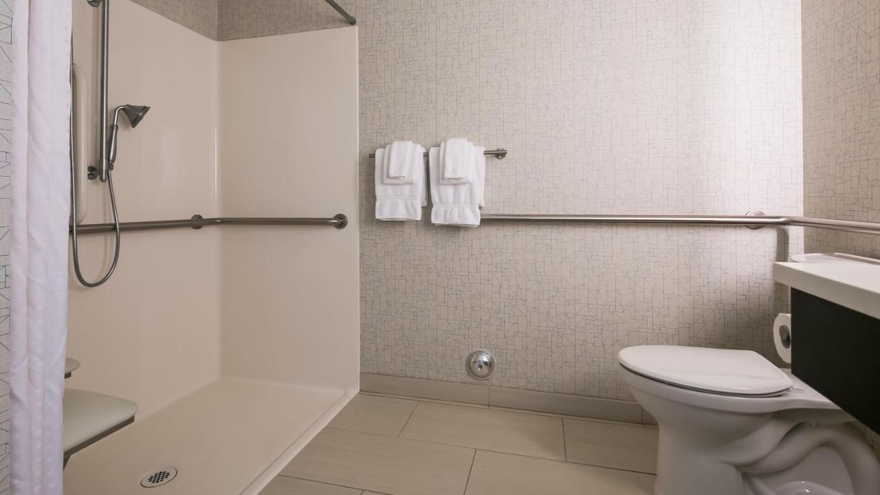 Holiday Inn Express & Suites Everett