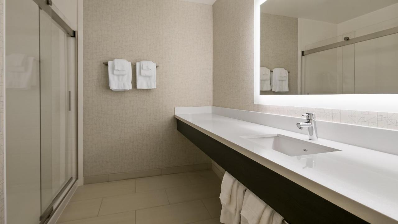 Holiday Inn Express & Suites Everett
