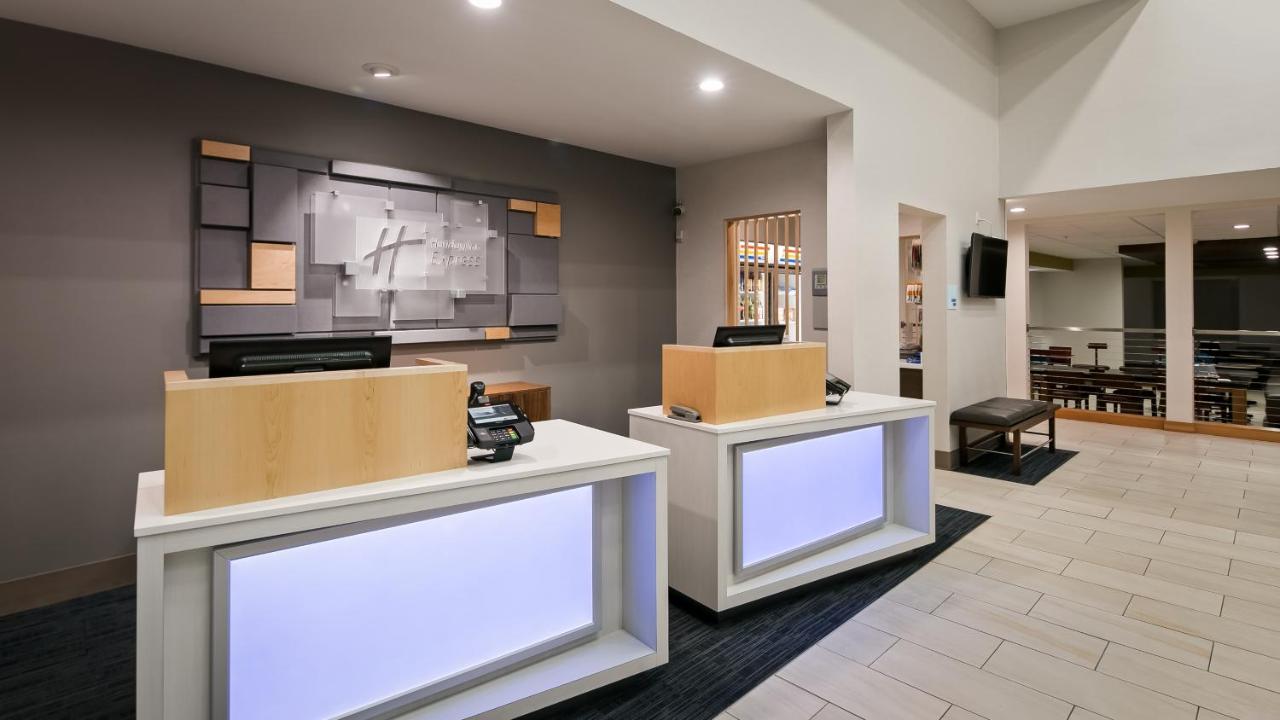 Holiday Inn Express & Suites Everett
