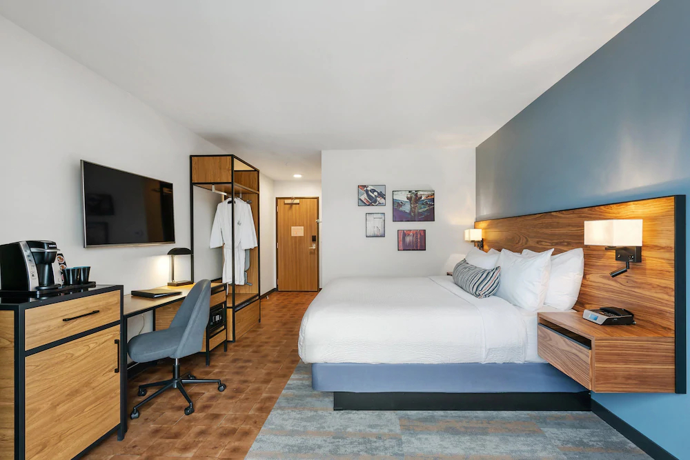 Hotel Indigo Everett Waterfront Place