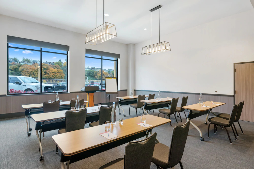 Hotel Indigo Everett Waterfront Place