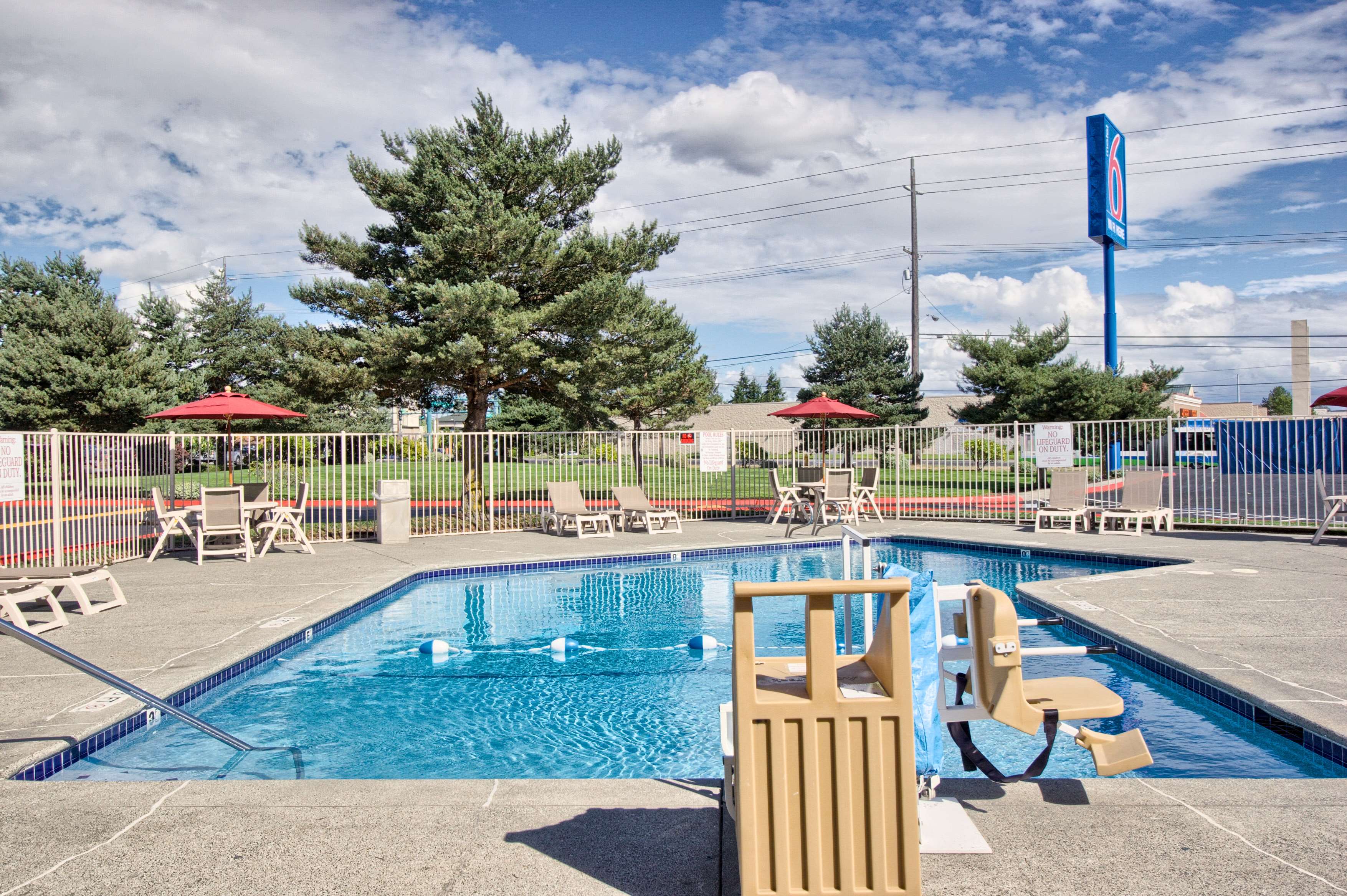 Motel 6 Everett North