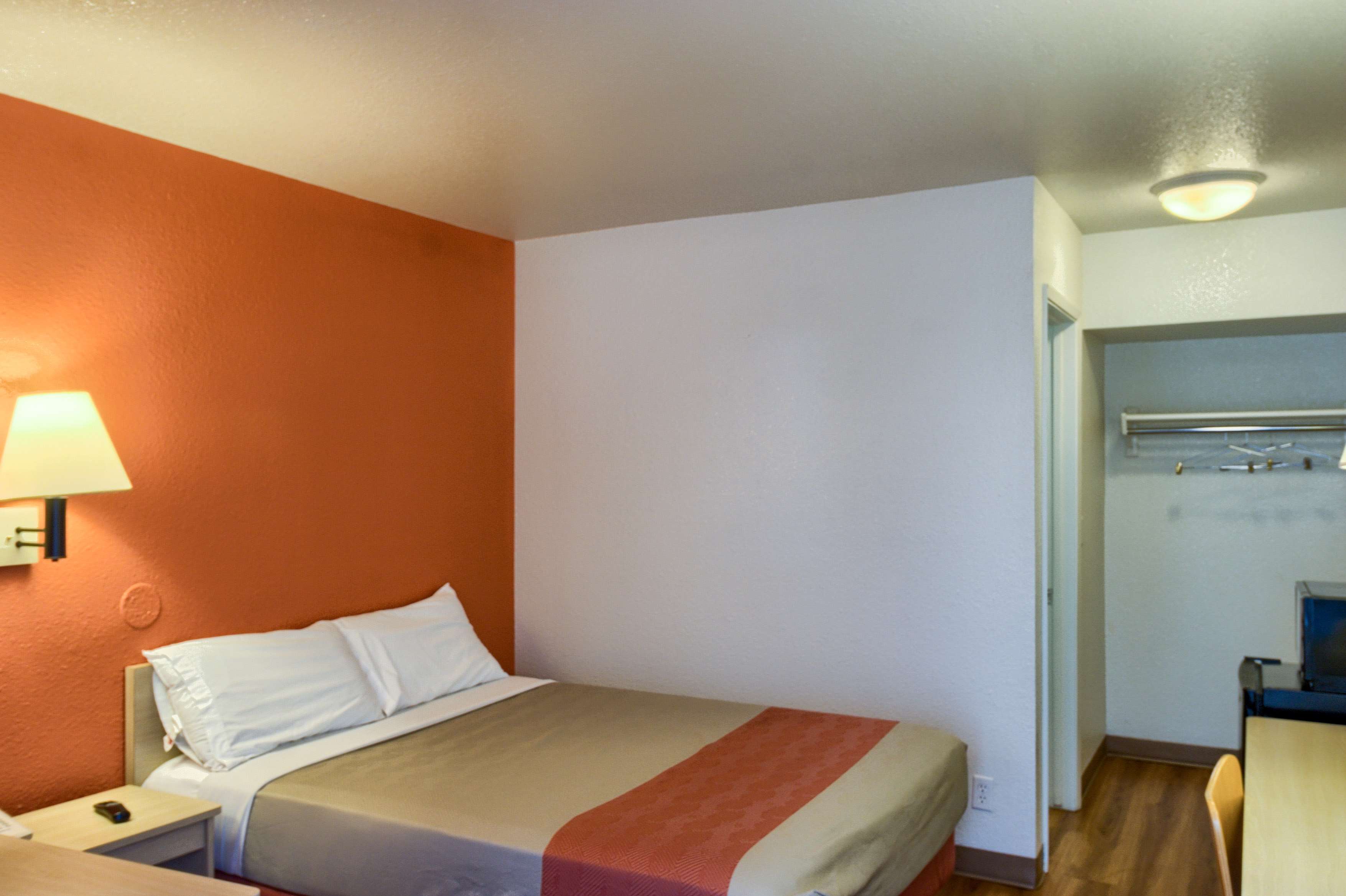 Motel 6 Everett North