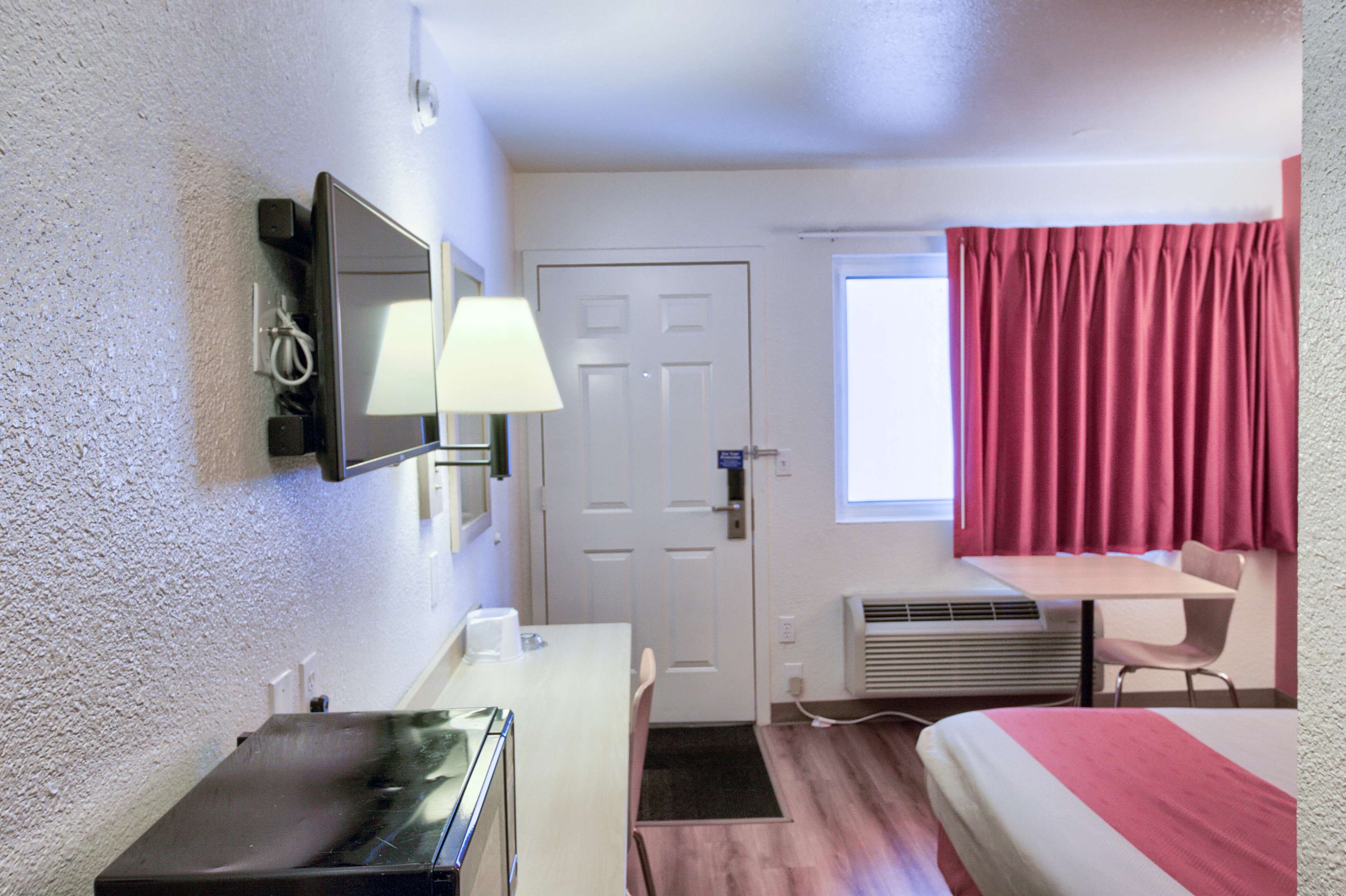 Motel 6 Everett North