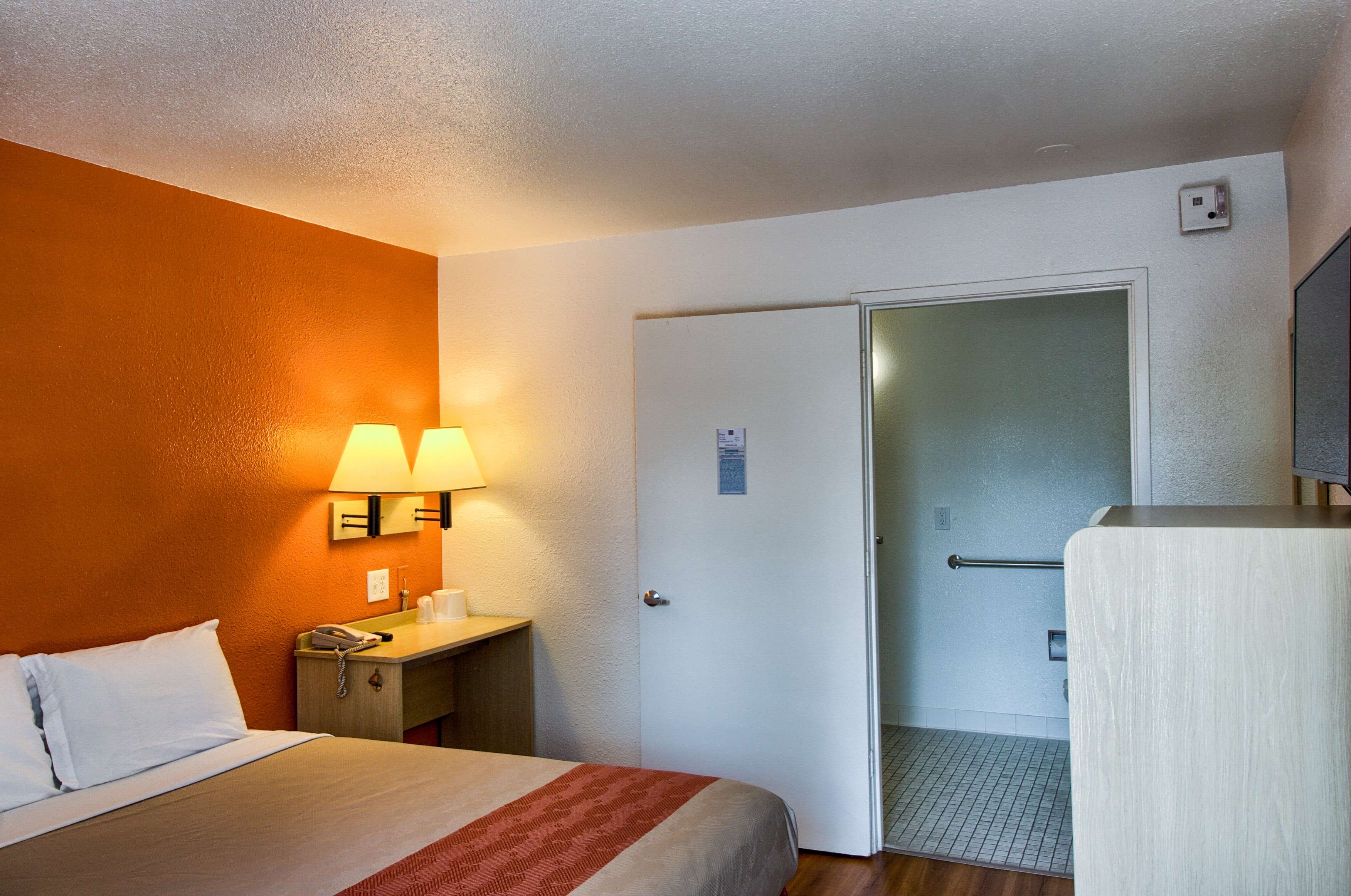Motel 6 Everett North