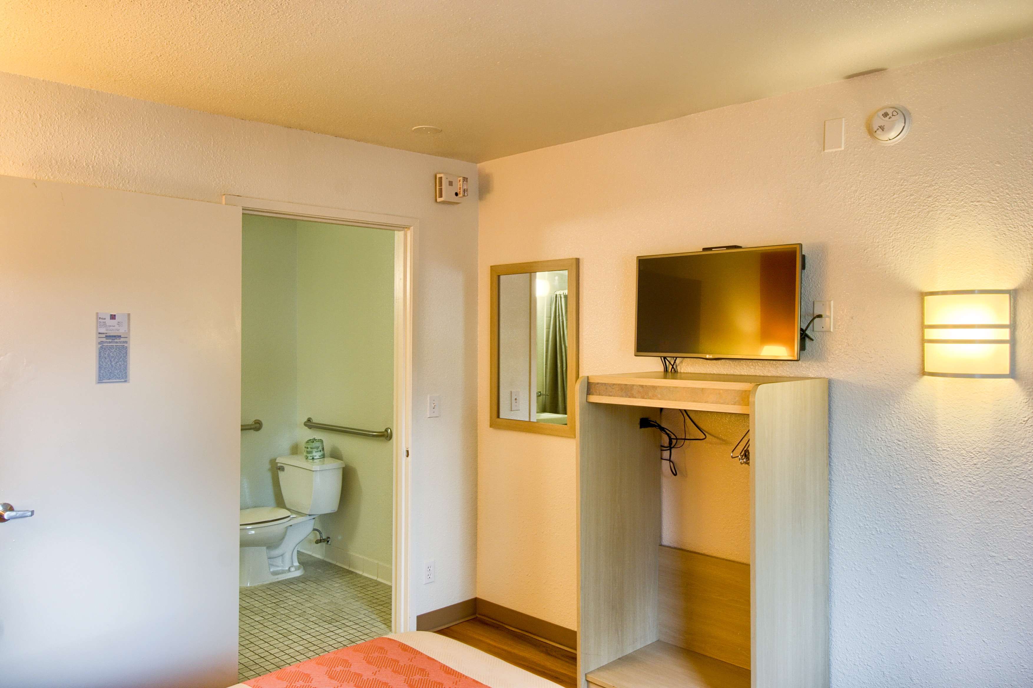 Motel 6 Everett North