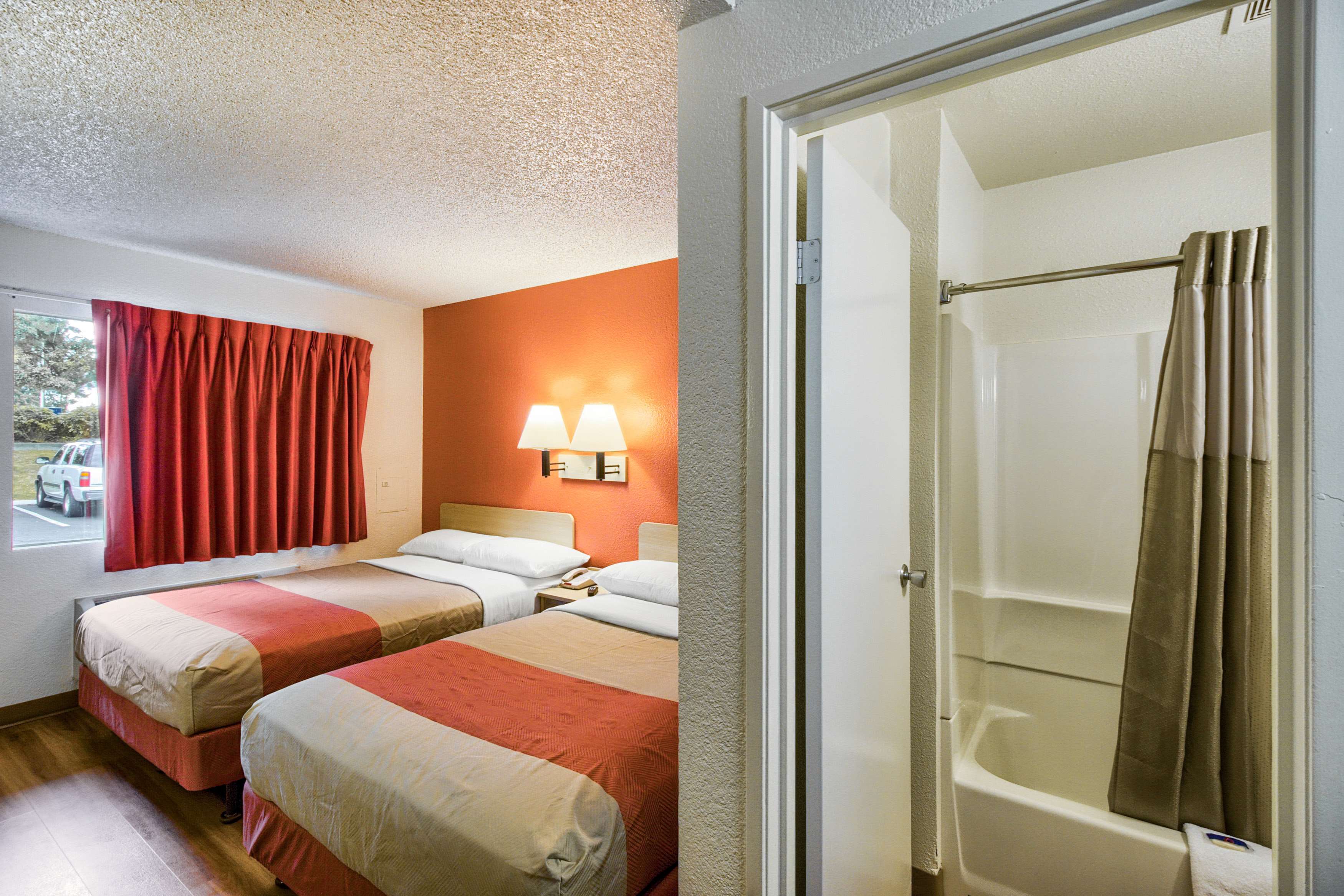 Motel 6 Everett South