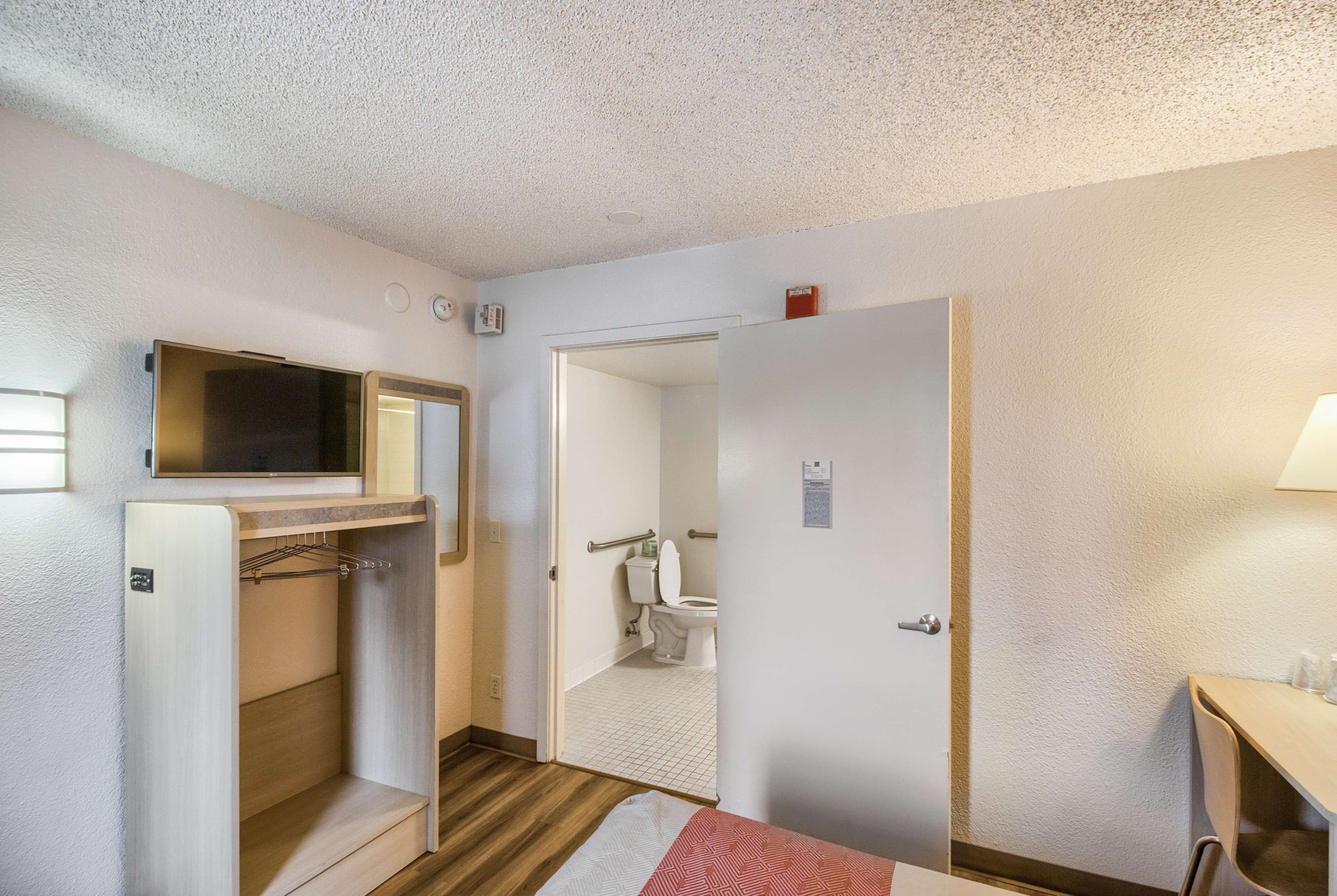 Motel 6 Everett South