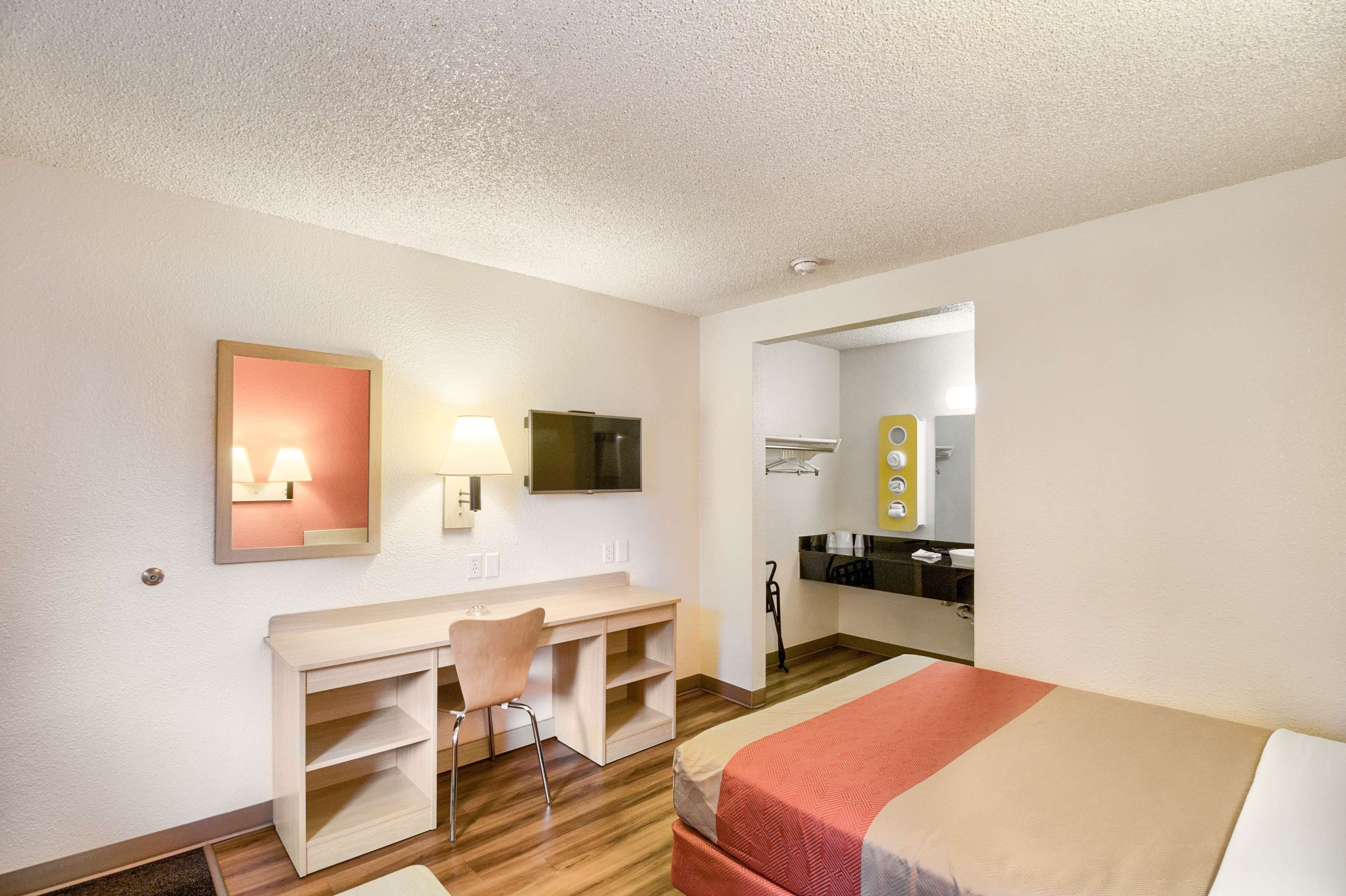 Motel 6 Everett South