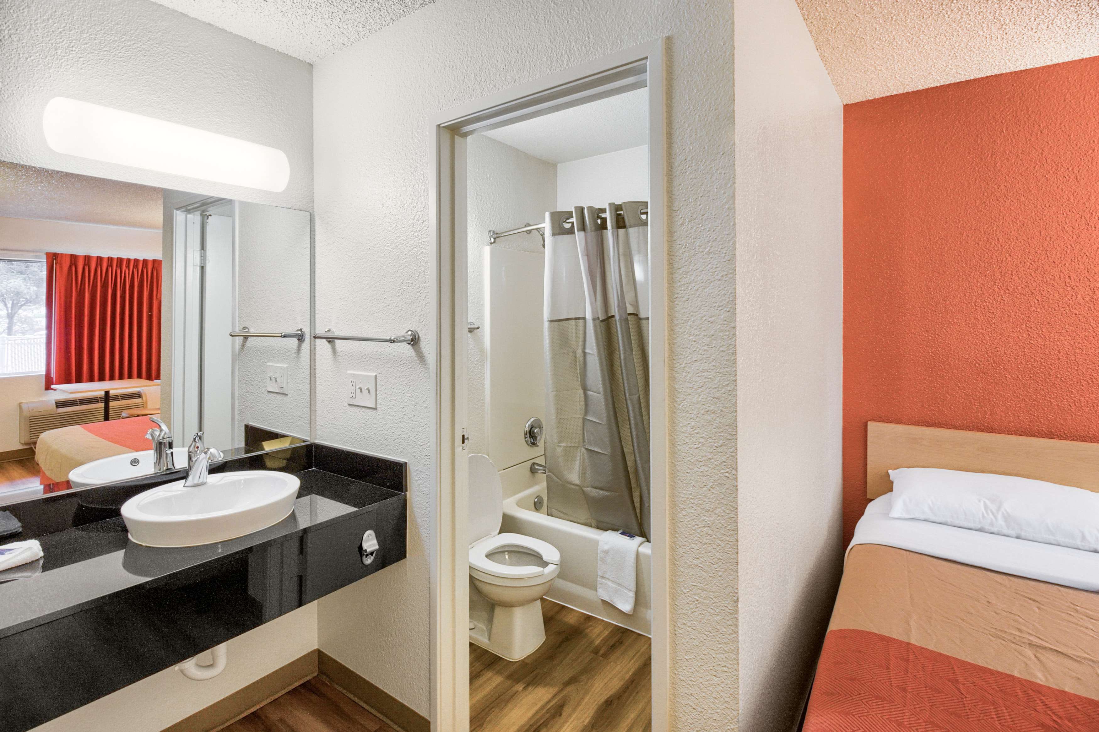 Motel 6 Everett South