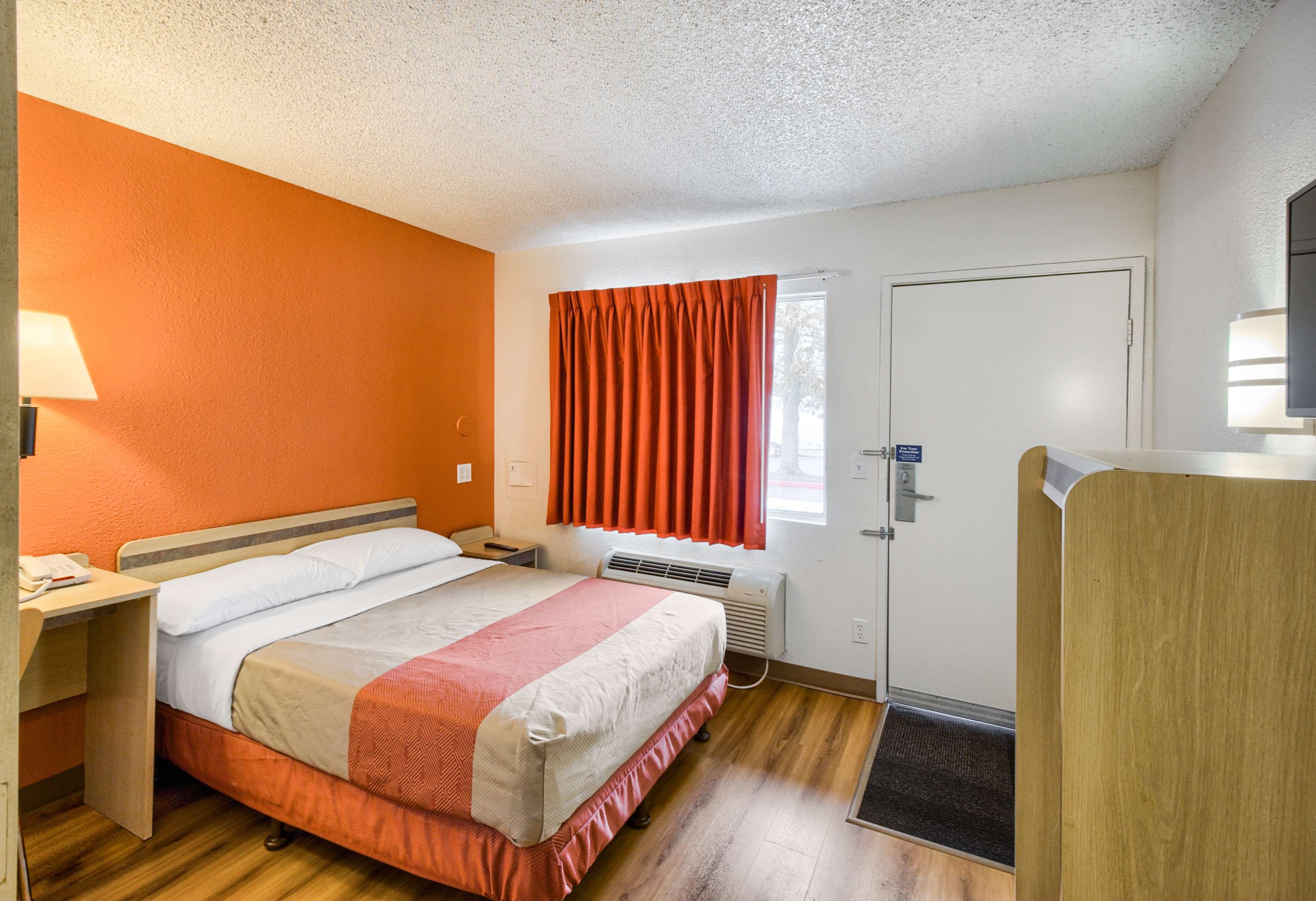 Motel 6 Everett South