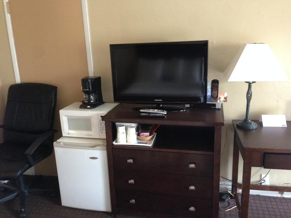 Travelodge by Wyndham Everett City Center