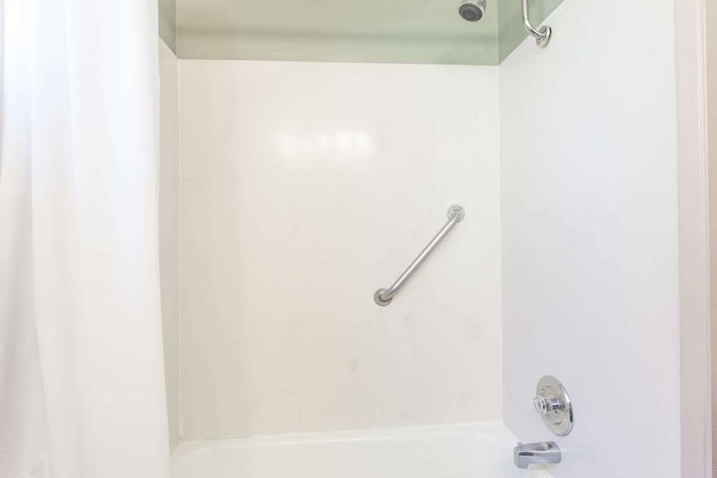 Travelodge by Wyndham Everett City Center