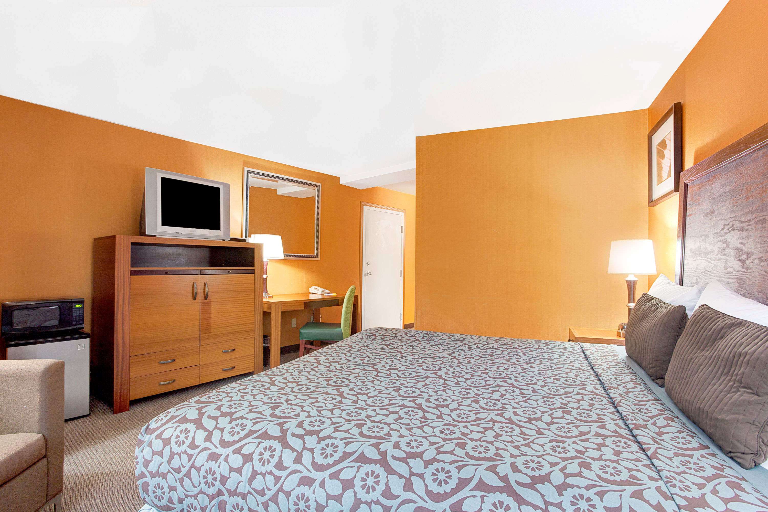 Days Inn by Wyndham Federal Way