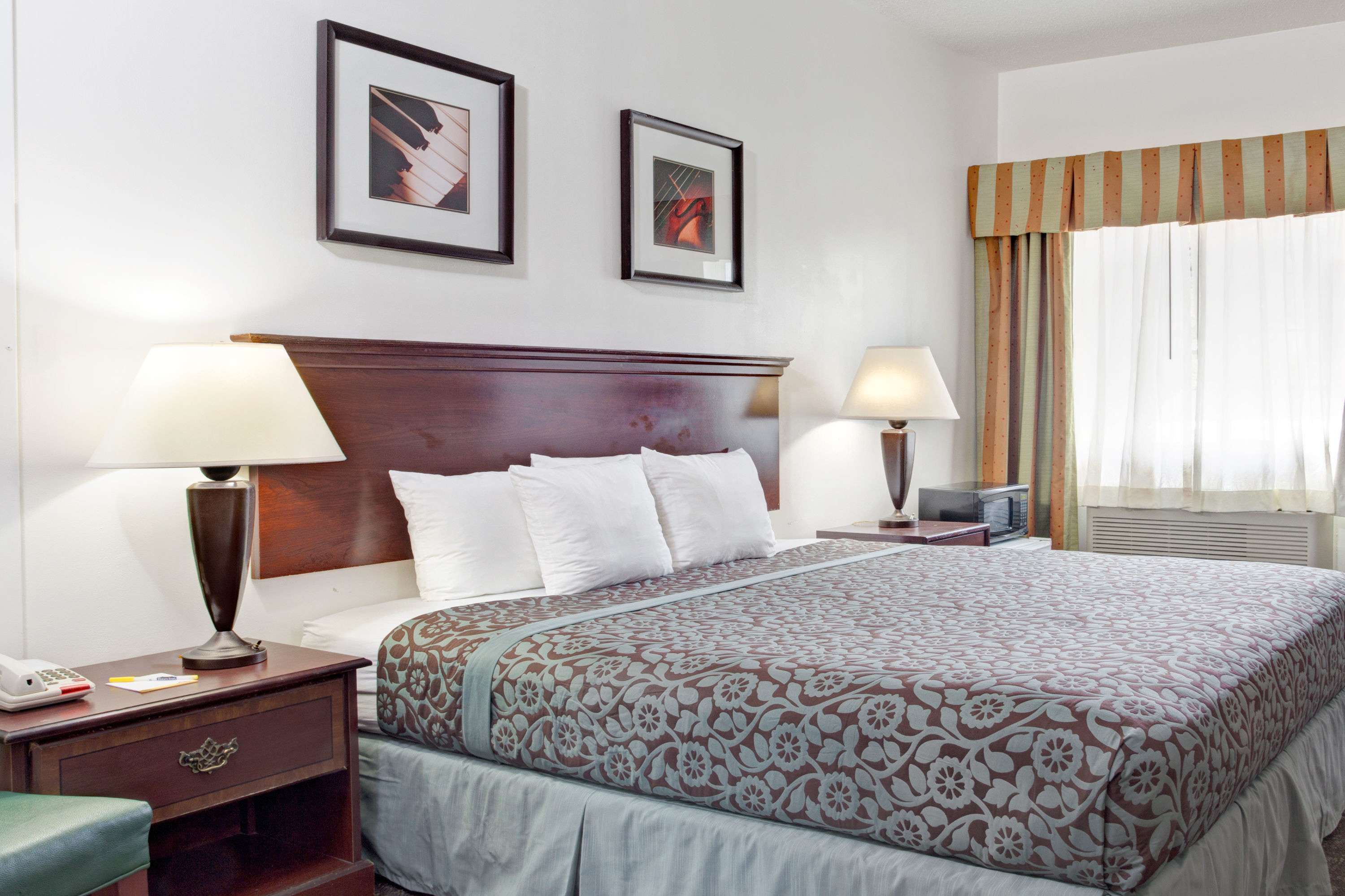 Days Inn by Wyndham Federal Way
