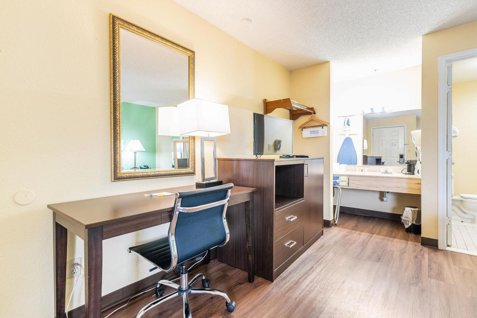 Days Inn by Wyndham Federal Way