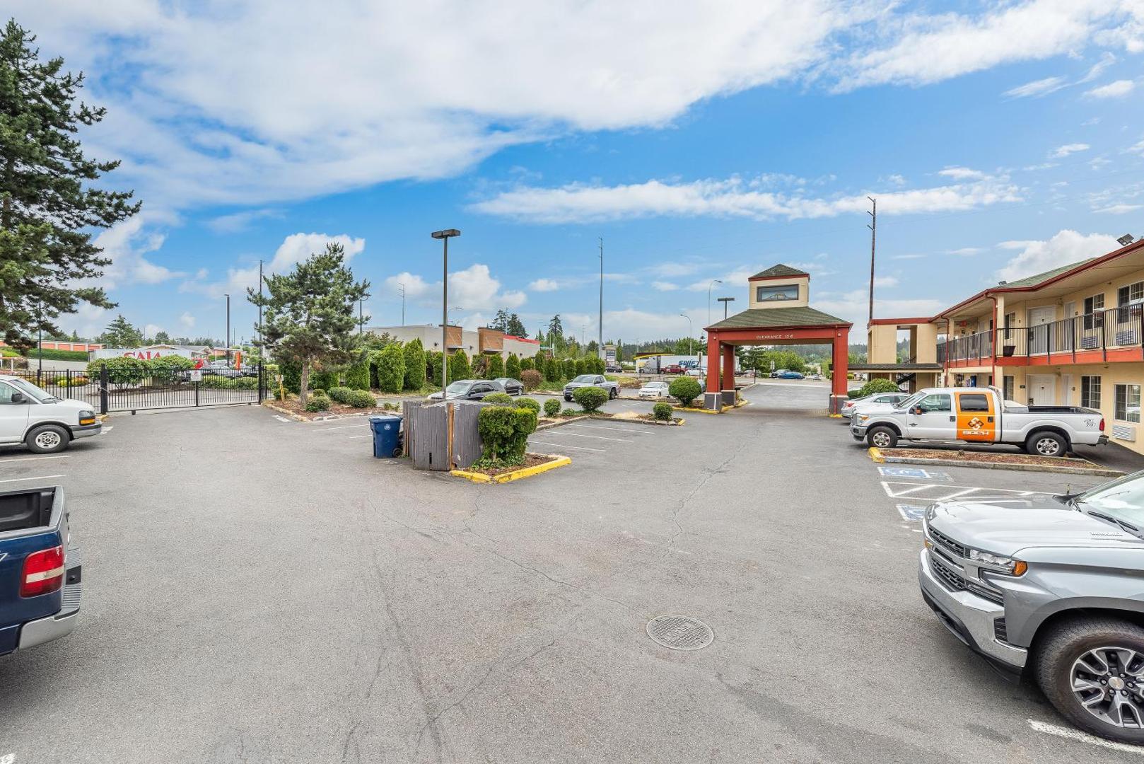 Days Inn by Wyndham Federal Way