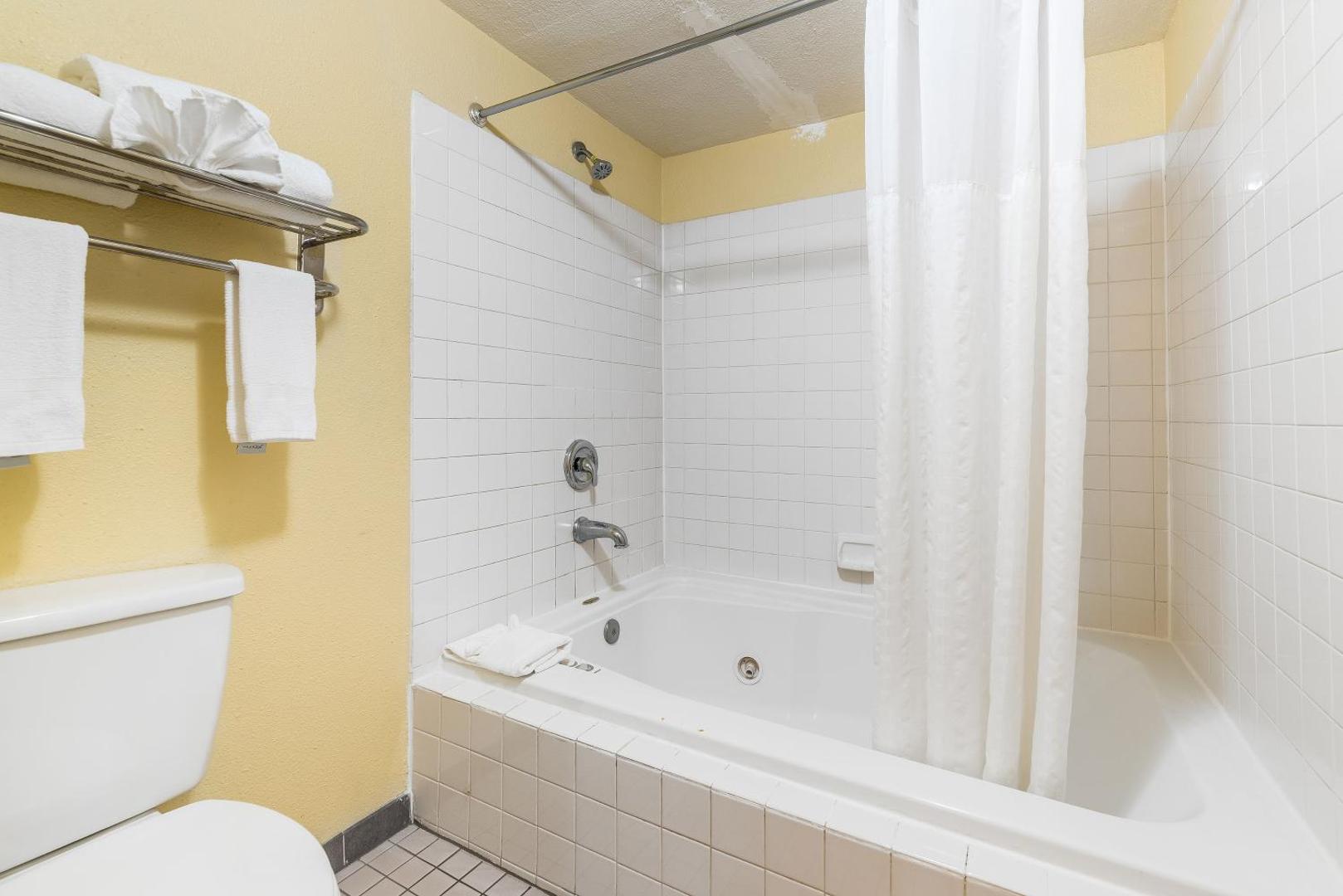 Days Inn by Wyndham Federal Way