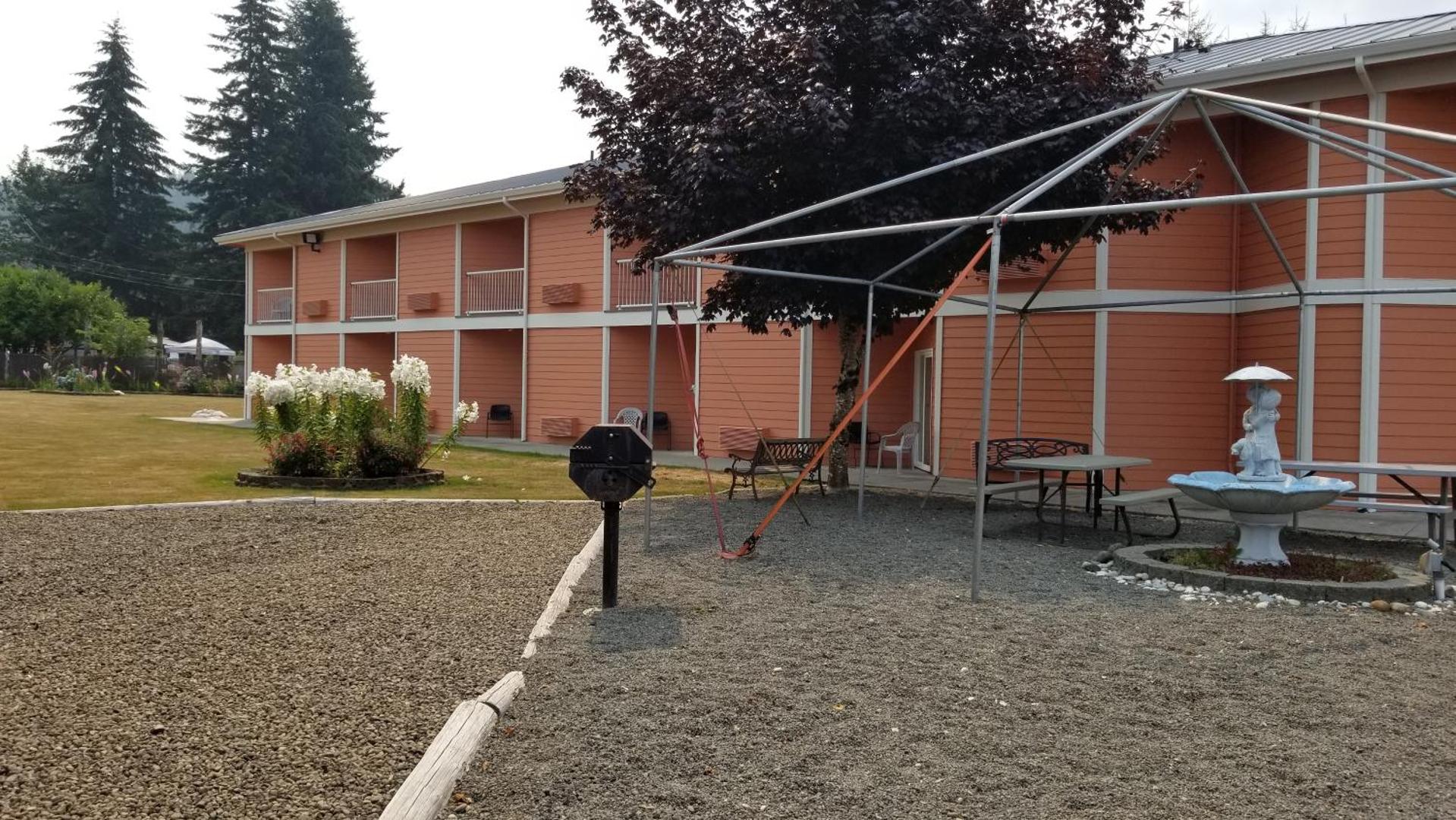 Dew Drop Inn Motel Forks