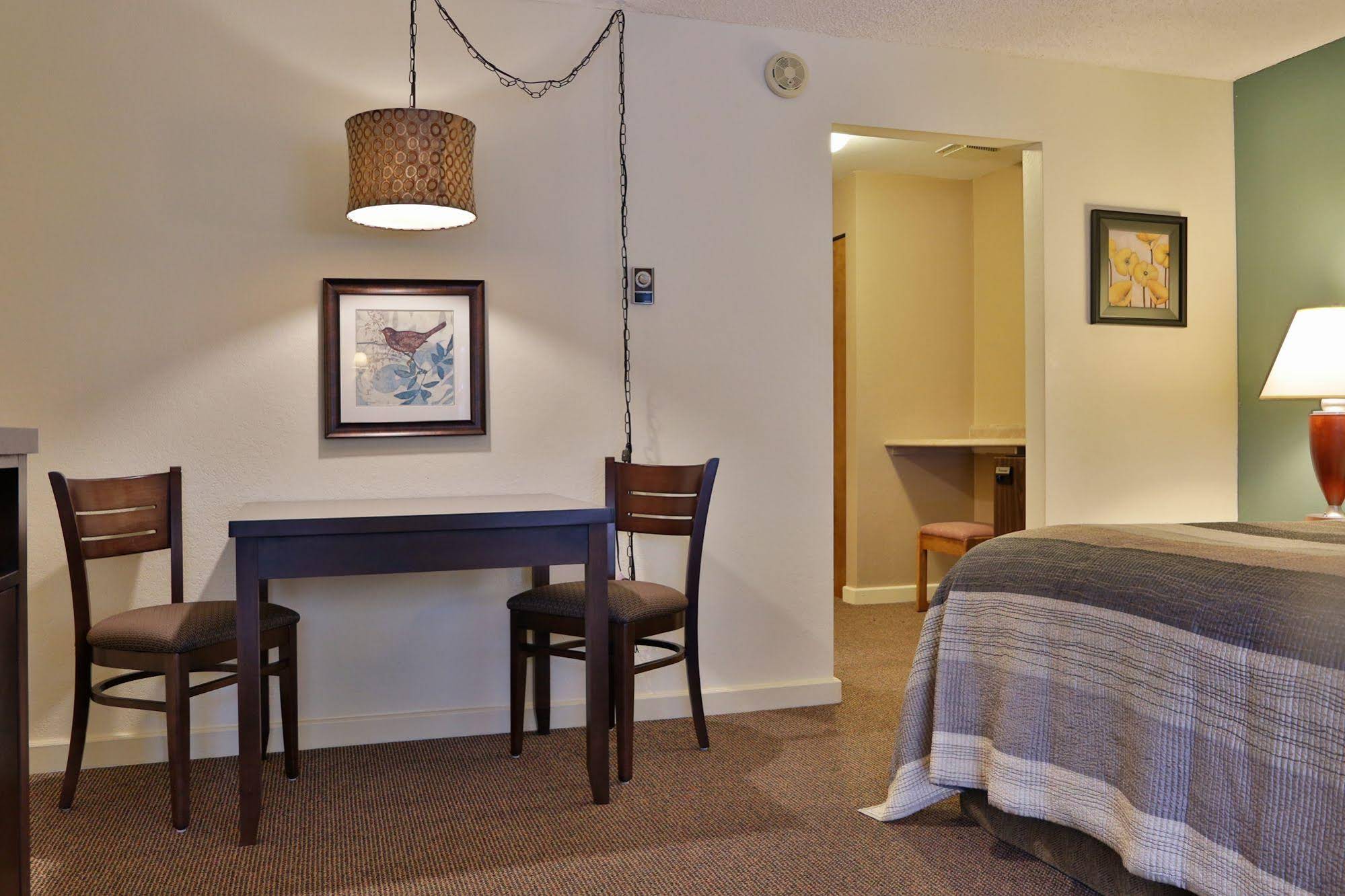 Harbor Inn