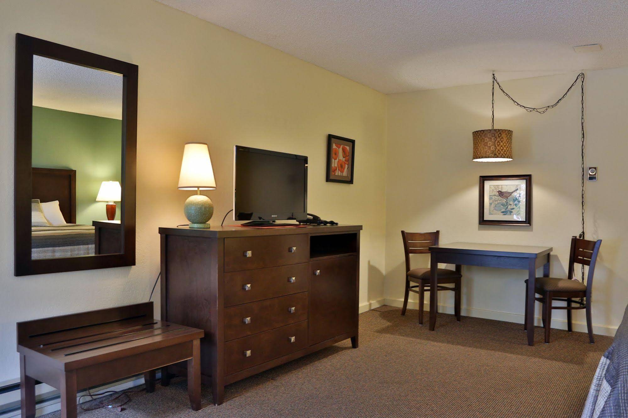 Harbor Inn