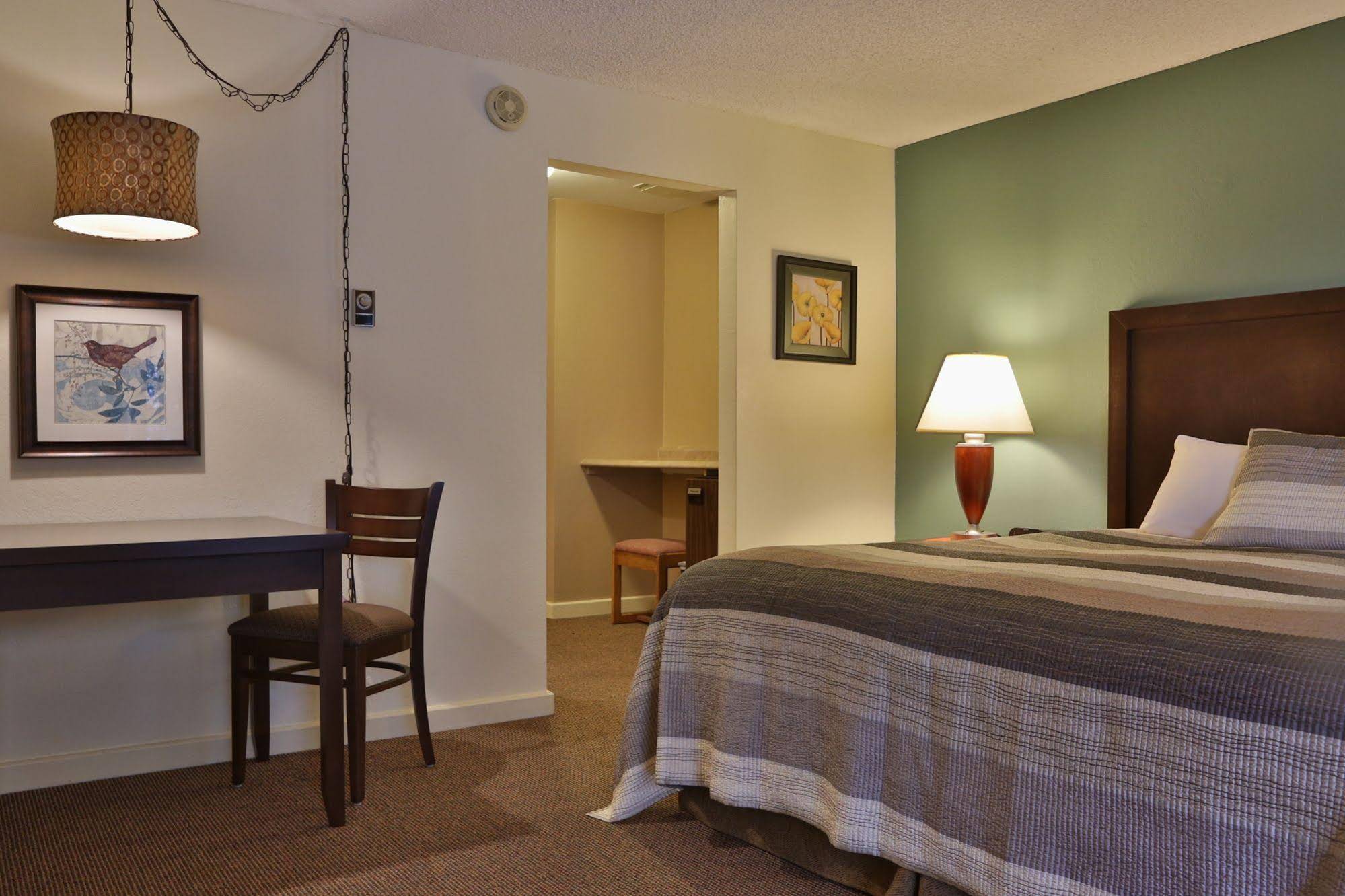 Harbor Inn