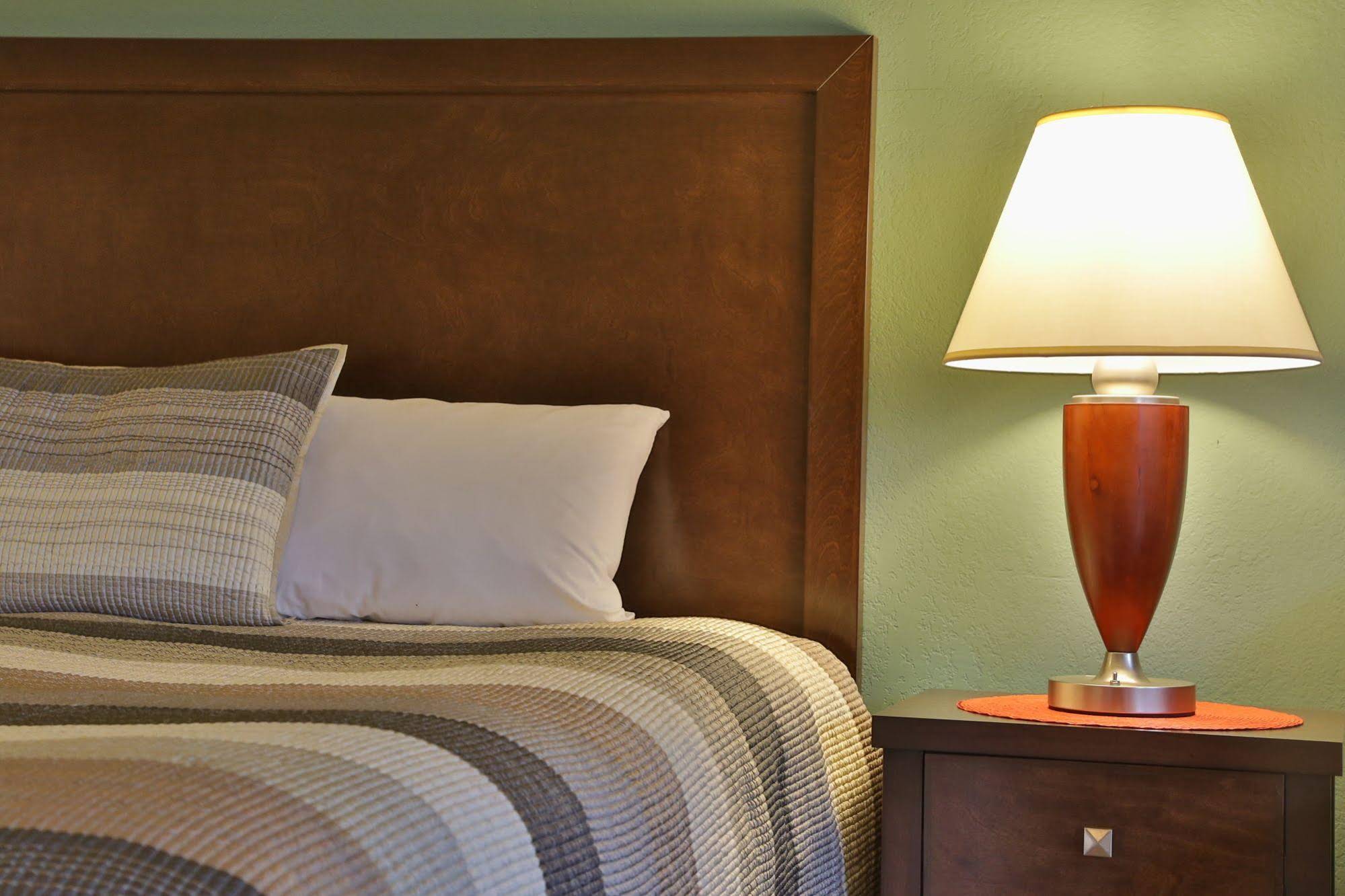 Harbor Inn