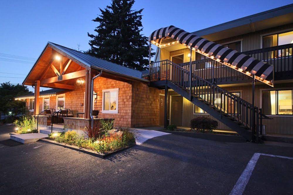 Harbor Inn