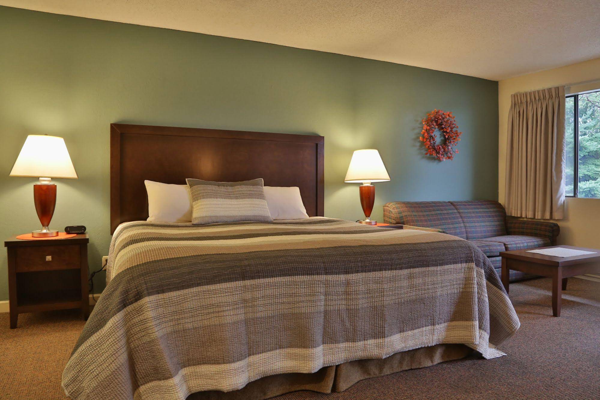 Harbor Inn