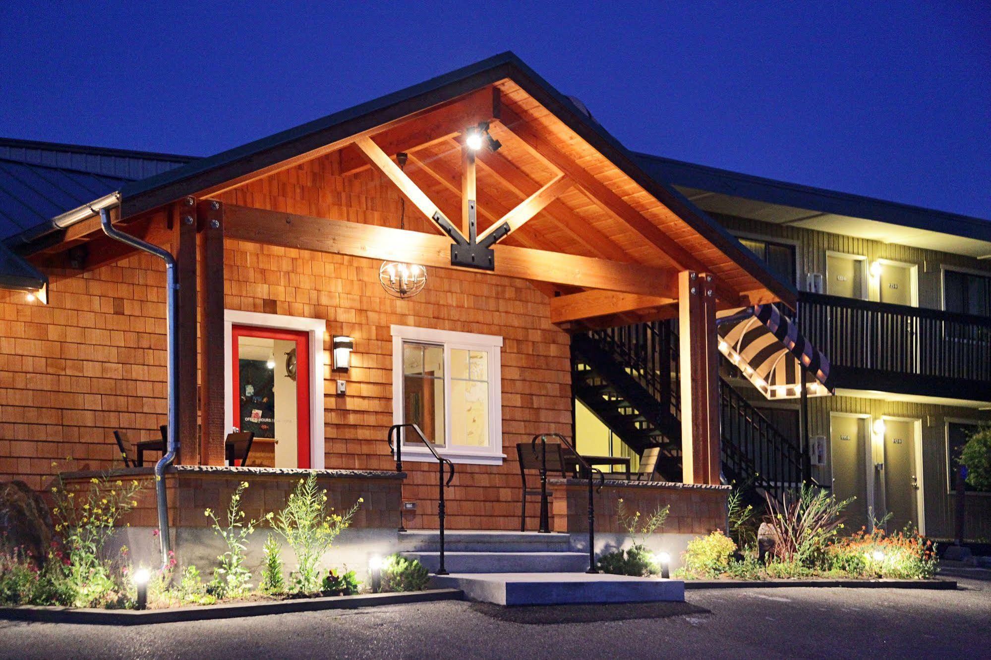 Harbor Inn