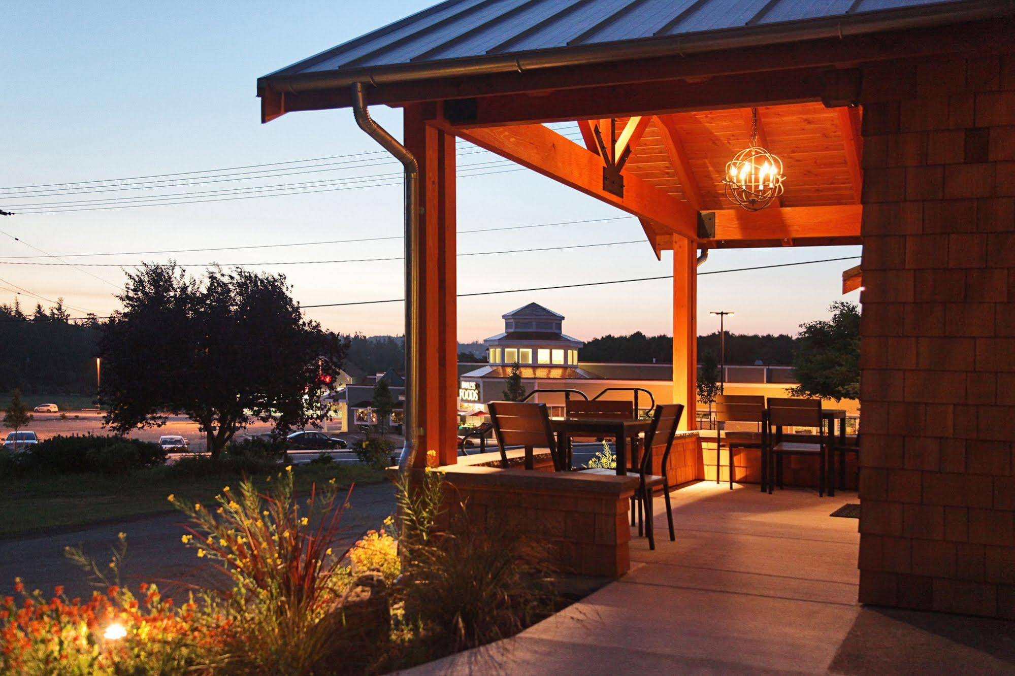 Harbor Inn