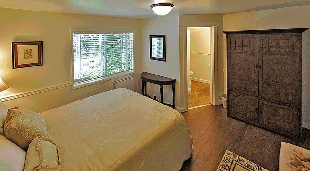 Friday Harbor Grand B&b
