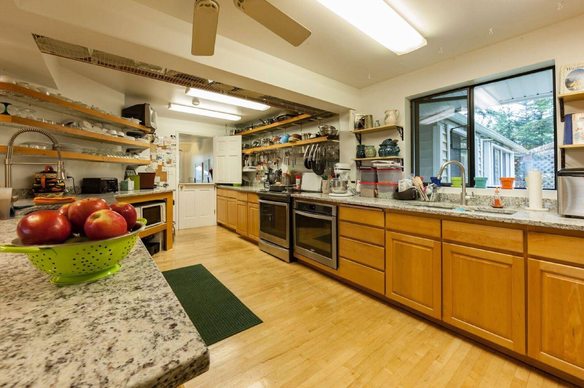 Hillside House Bed & Breakfast