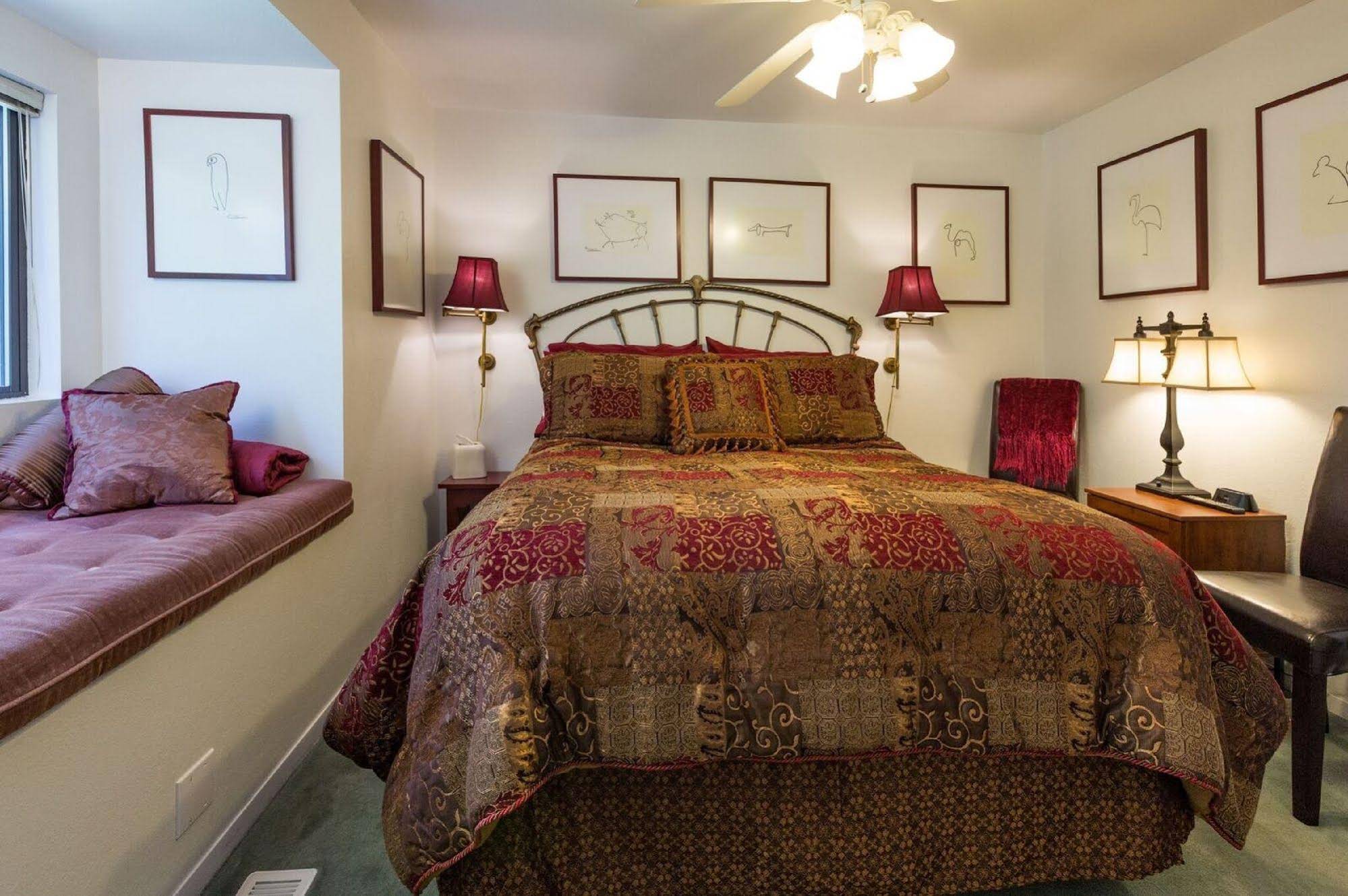 Hillside House Bed & Breakfast