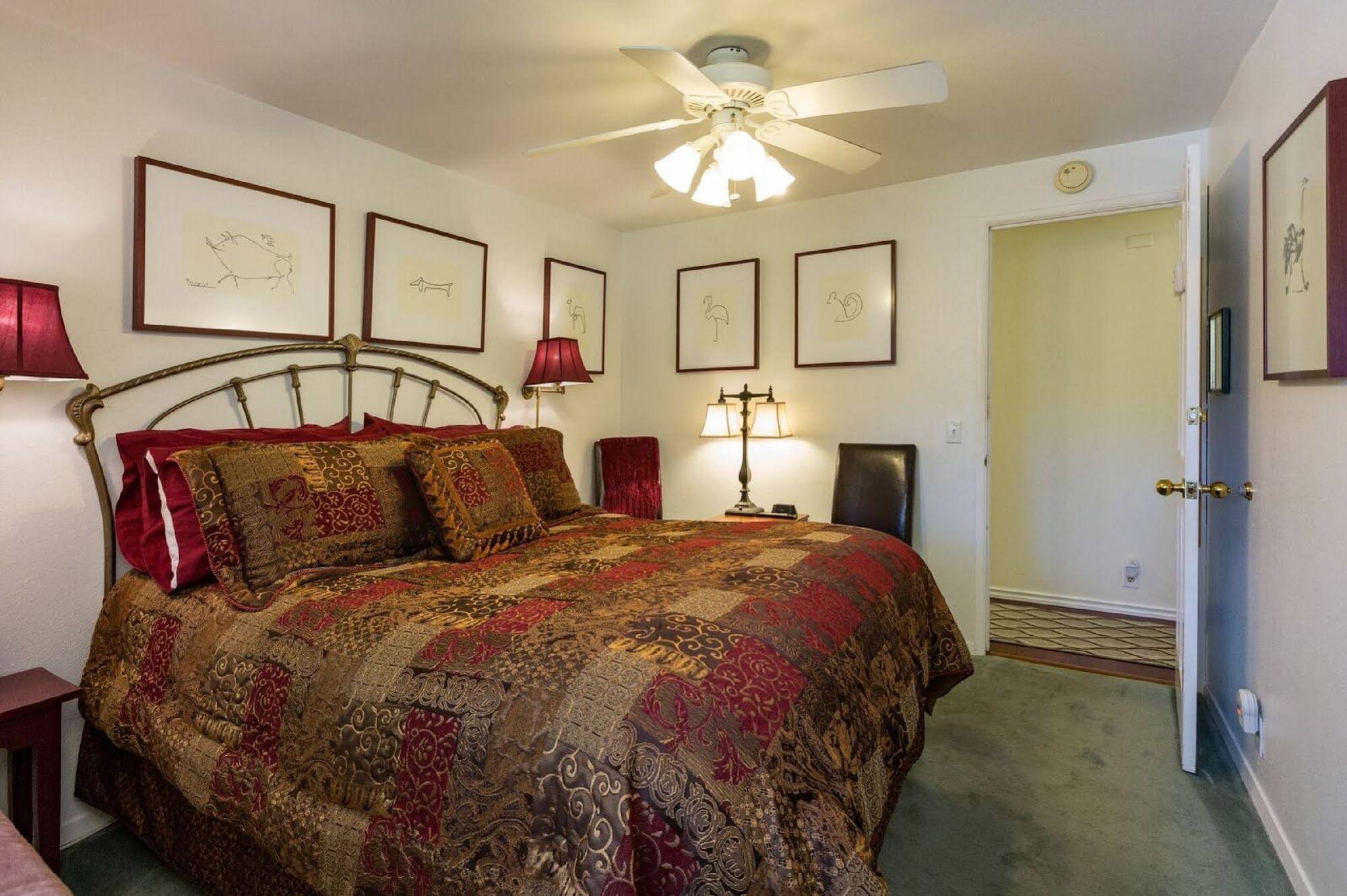Hillside House Bed & Breakfast