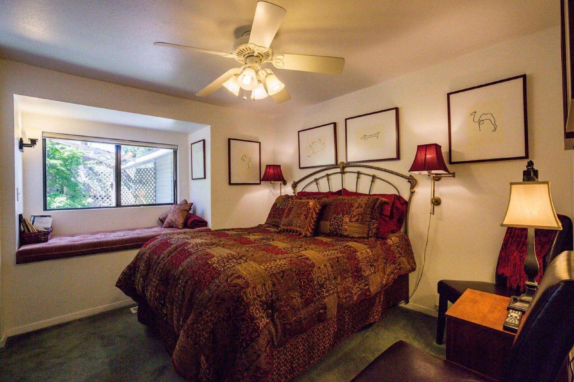 Hillside House Bed & Breakfast