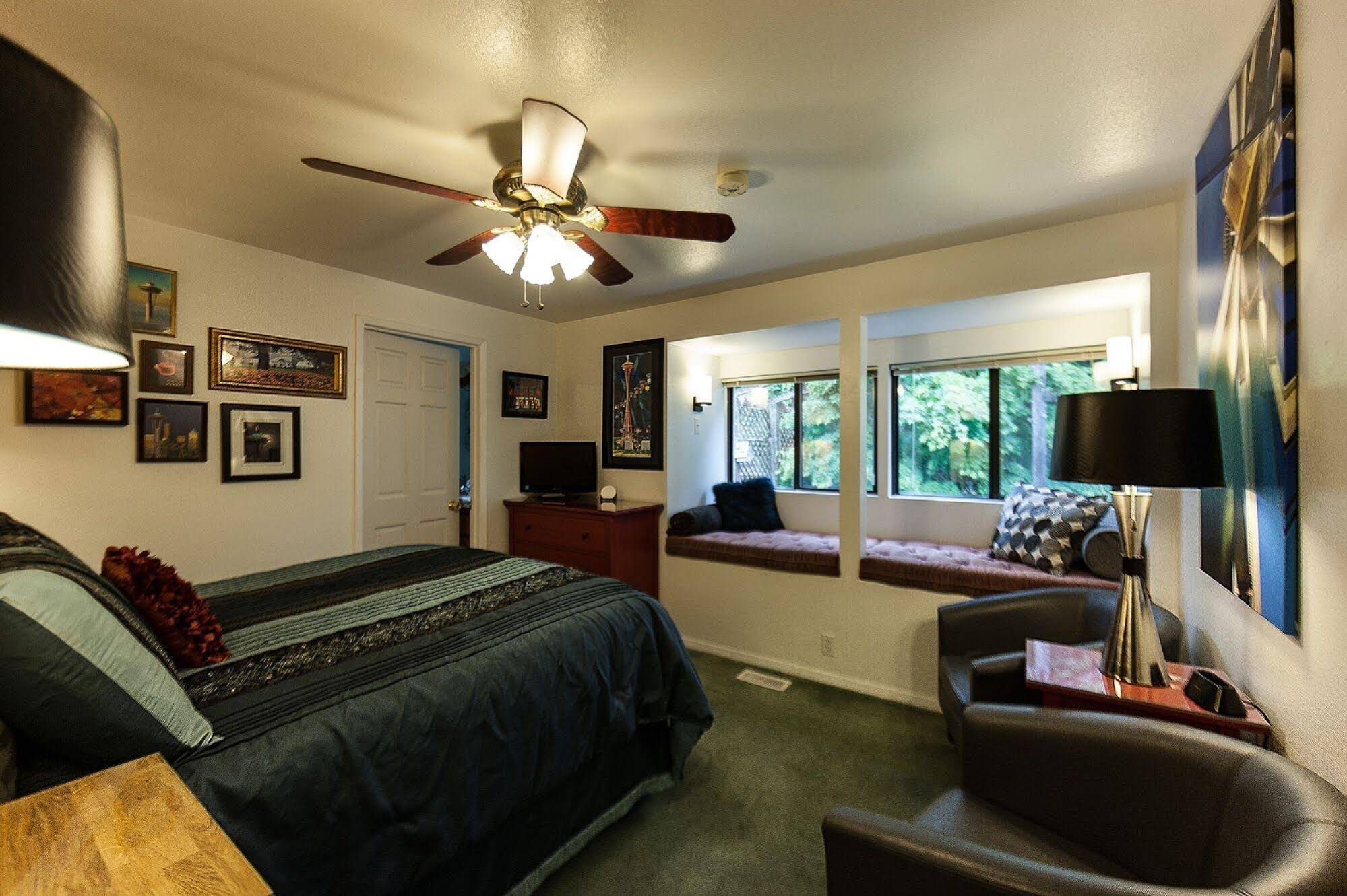 Hillside House Bed & Breakfast