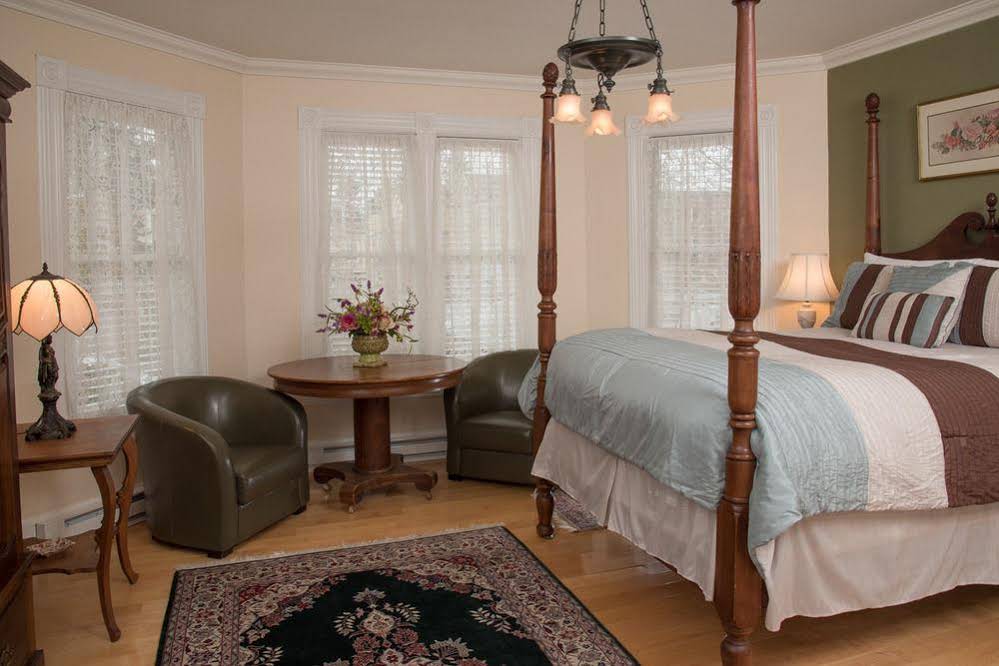 Tucker House Inn & Harrison House Suites
