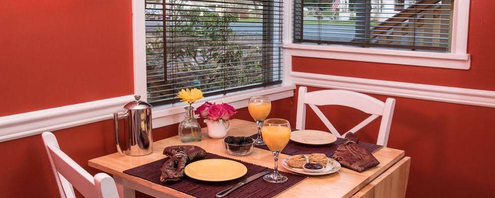 Tucker House Inn & Harrison House Suites