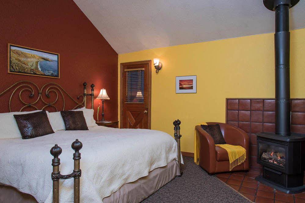 Tucker House Inn & Harrison House Suites