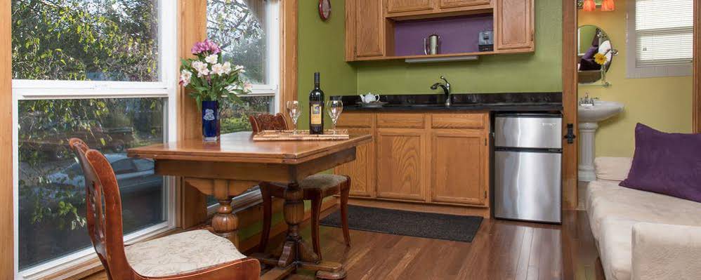 Tucker House Inn & Harrison House Suites