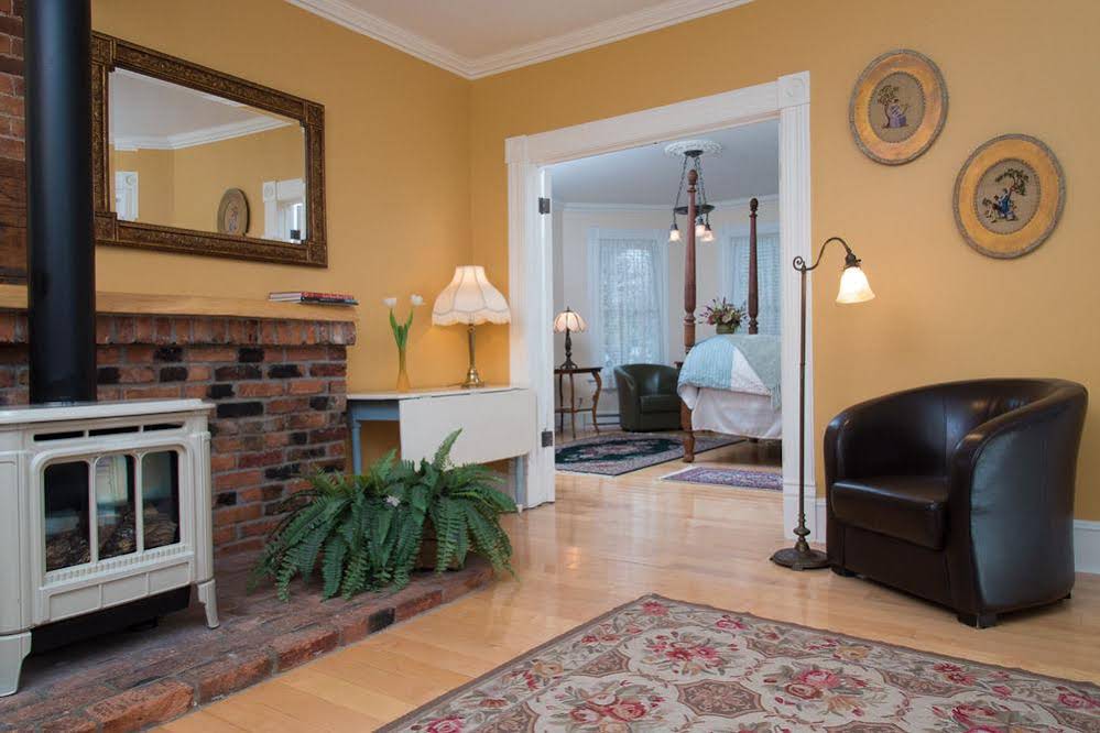 Tucker House Inn & Harrison House Suites