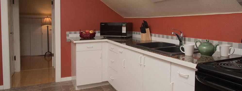 Tucker House Inn & Harrison House Suites