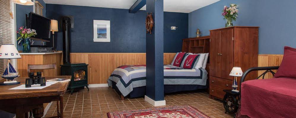 Tucker House Inn & Harrison House Suites