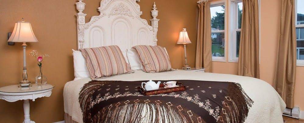 Tucker House Inn & Harrison House Suites