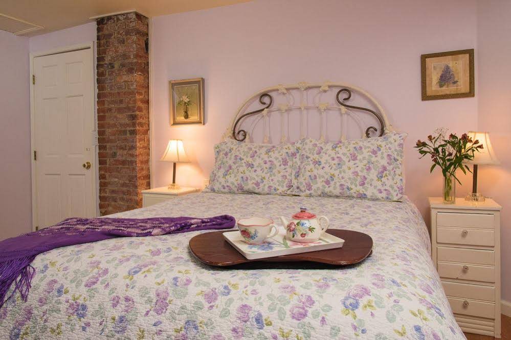Tucker House Inn & Harrison House Suites