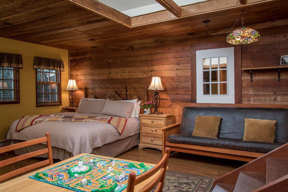 Tucker House Inn & Harrison House Suites
